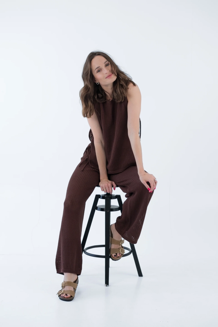 Komplet dzianinowy COCOS czekoladowy ażur