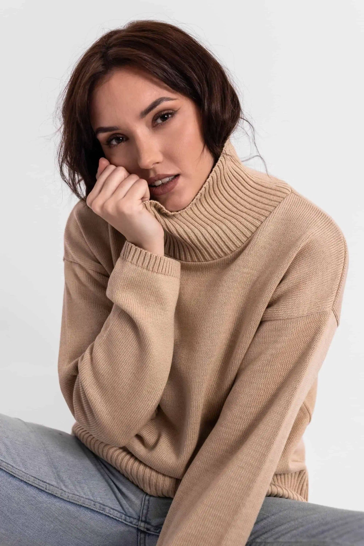 Sweter z golfem beżowy NARCIS