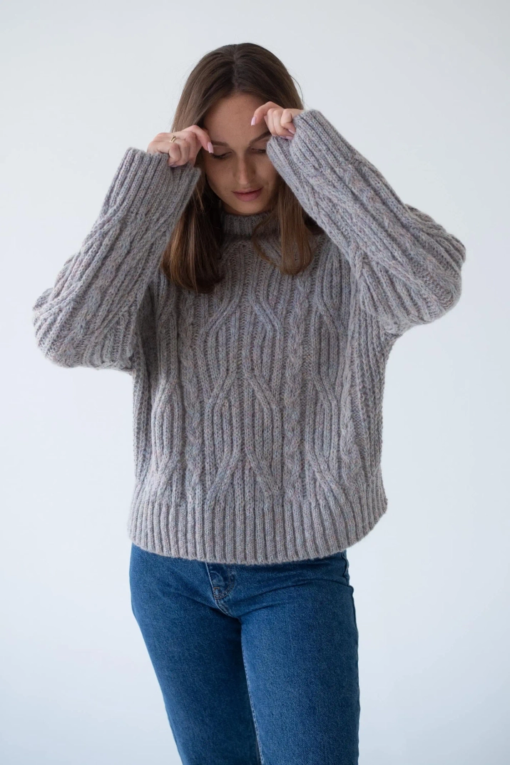 Szary sweter moherowy z warkoczami IRIS